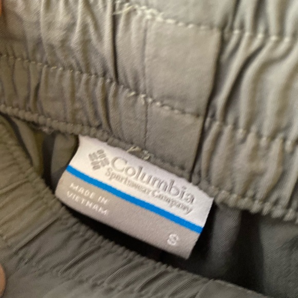 3/$25 ♻️ Columbia Grey/Pink Trim Nylon Shorts Small - Picture 6 of 6